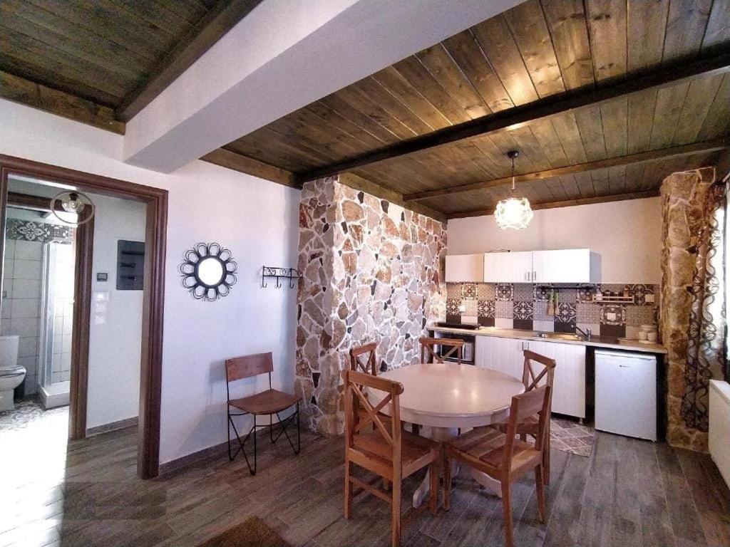 Rustic House Apartman Émbonasz Kültér fotó